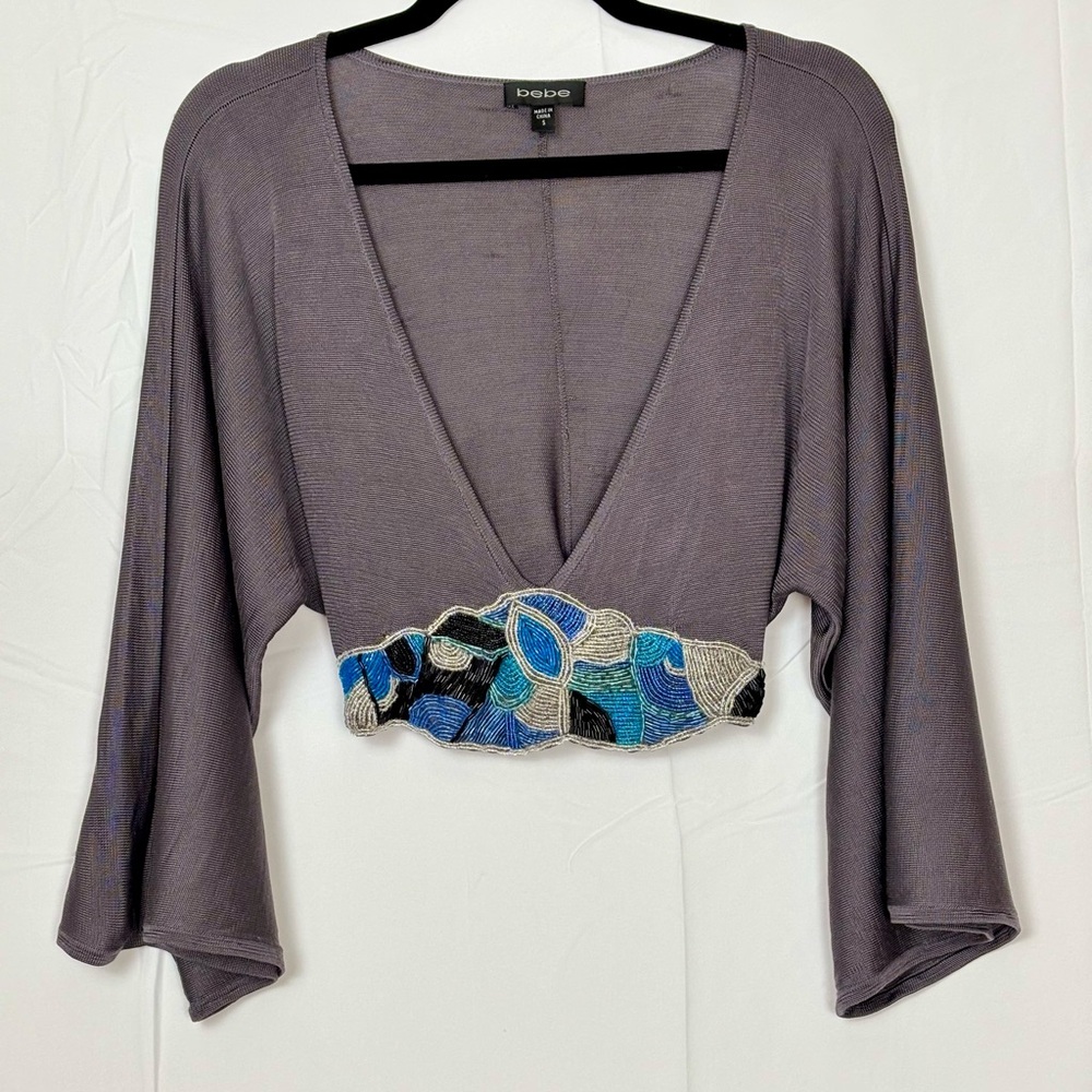 bebe Gray Cropped V-Neck Top with Beaded Waist